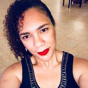 Meet your Posher, Yanna